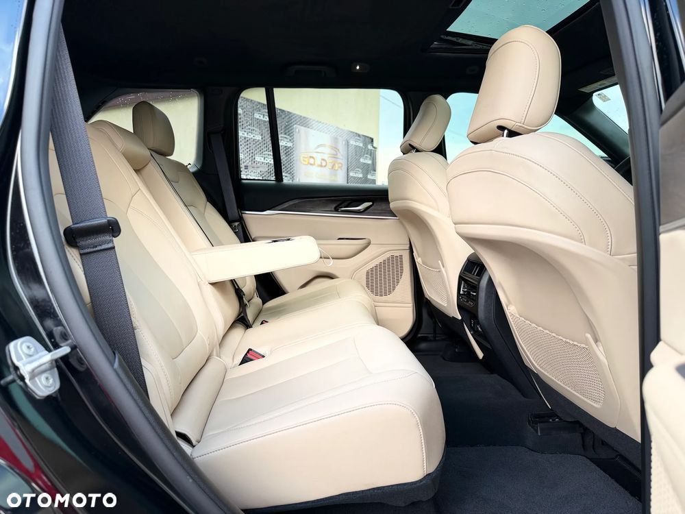 Jeep Grand Cherokee - 19