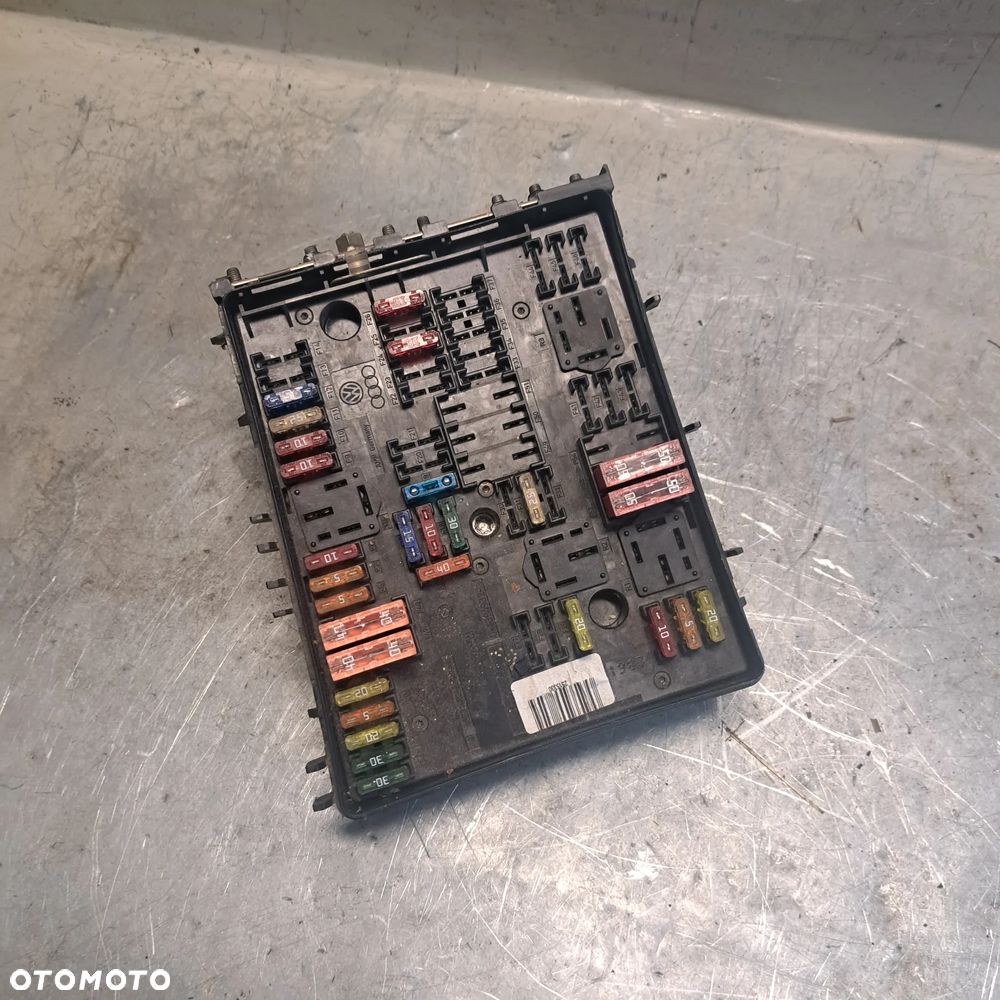 AUDI VW SKRZNKA BEZPIECZNIKÓW 1K0 937 124H