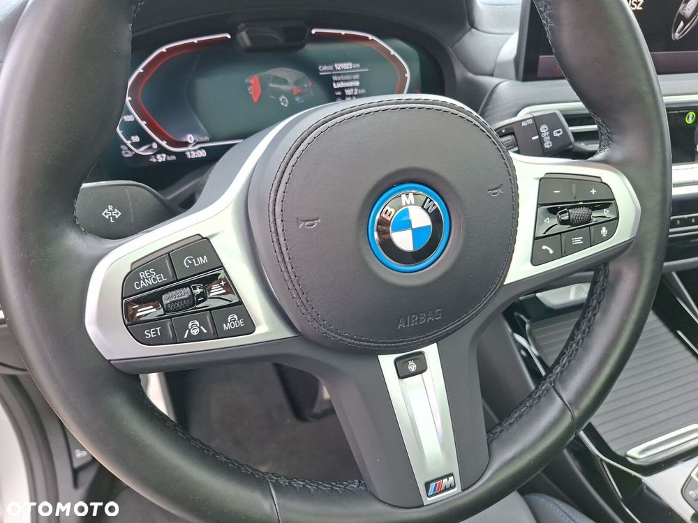 BMW iX3 80kWh Impressive - 16