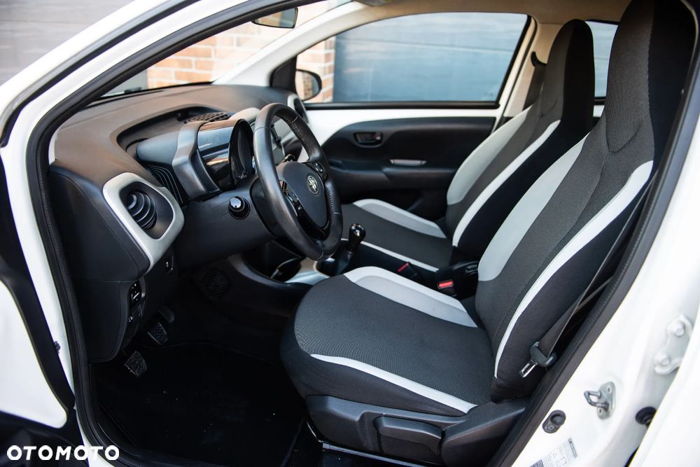 Toyota Aygo x-play Eco - 9