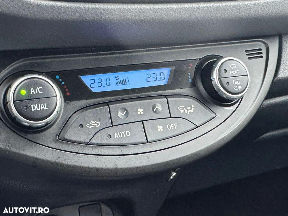 Toyota Yaris 1.5 VVT-i HSD Dynamic Bi-tone - 14