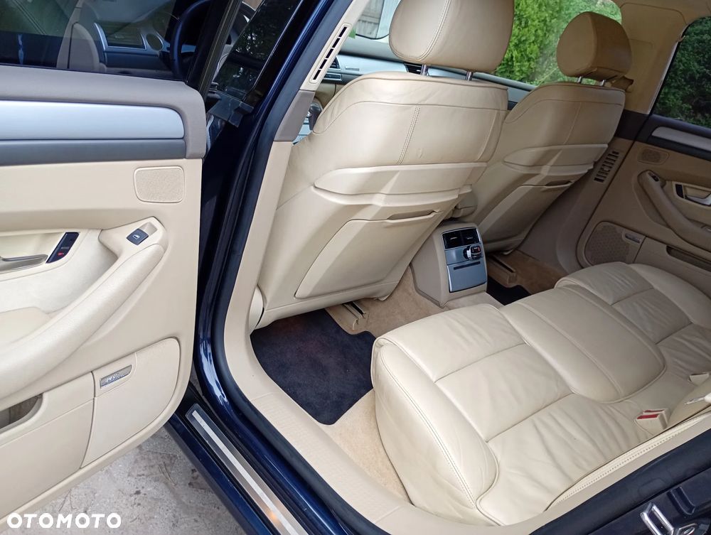 Audi A8 4.2 Quattro - 35