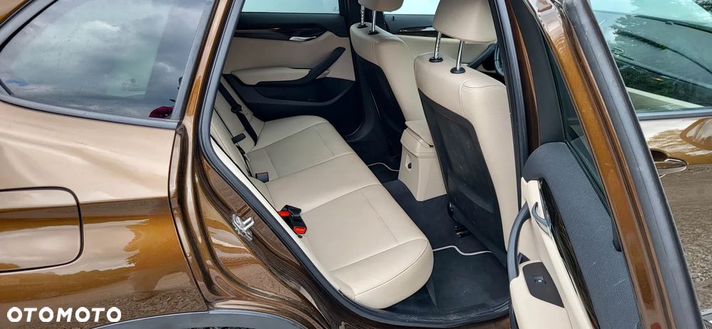 BMW X1 sDrive18d xLine - 19