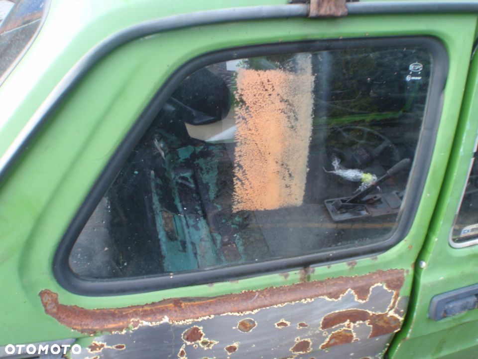 szyba karoseryjna uszczelka szyby fiat 126p maluch 126 p Posiadam prawie wszystkie części do tego modelu - 3