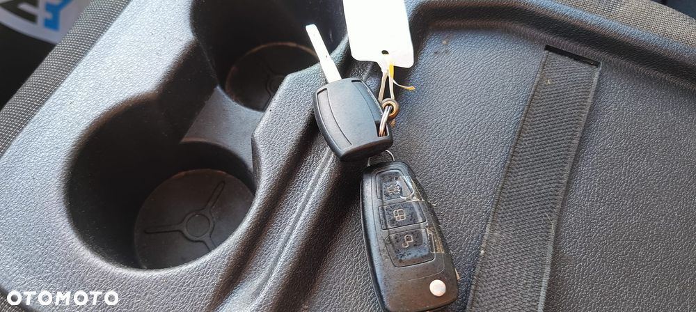 Ford CONNEC - 26