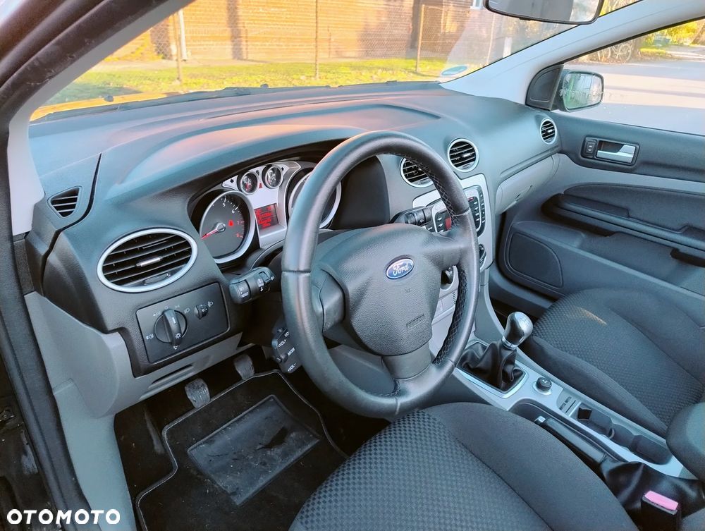 Ford Focus Coupe-Cabriolet 2.0 16V Black Magic - 6