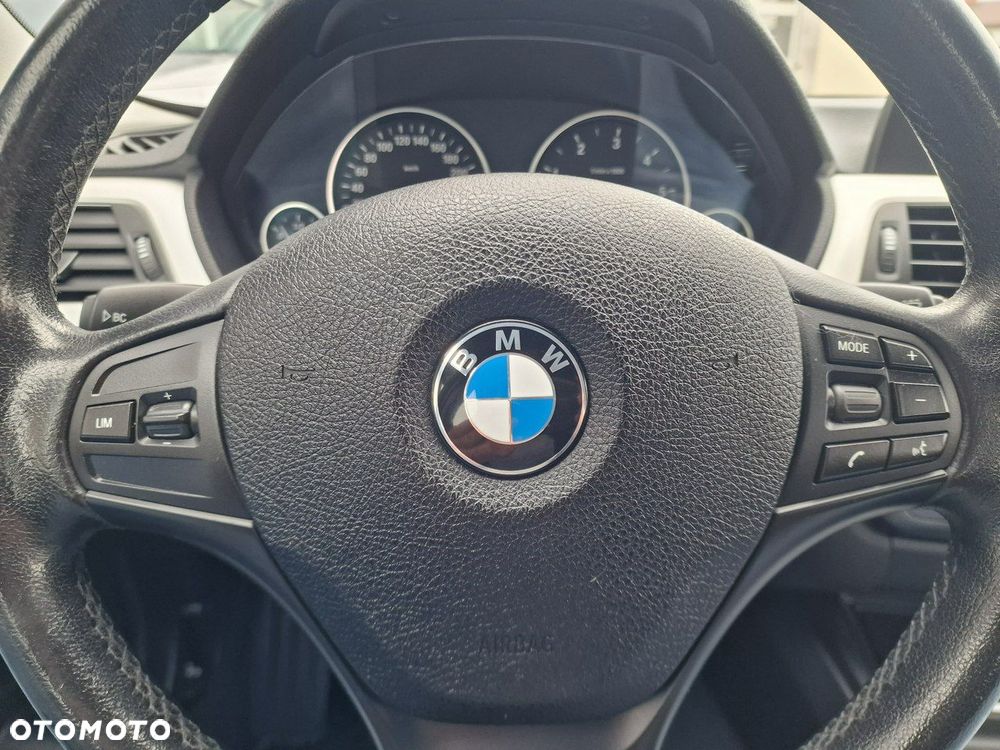 BMW Seria 3 320d xDrive - 28