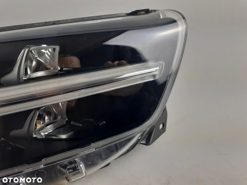 Lampa Volvo XC40 prawa Mid led 31655990 - 3