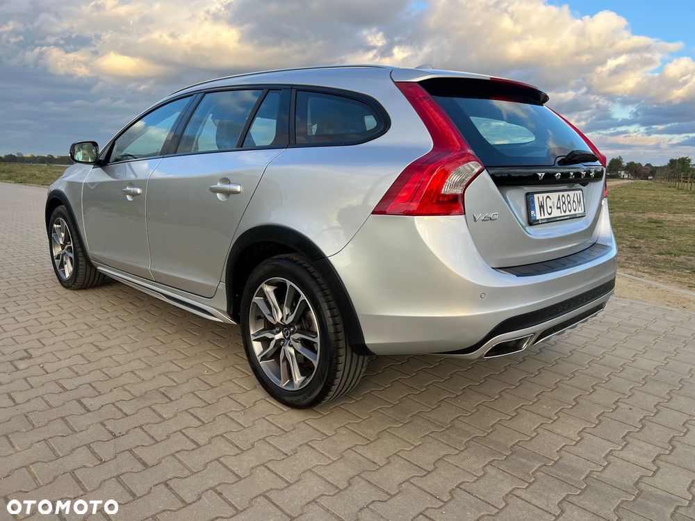 Volvo V60 Cross Country D3 Geartronic Summum - 4