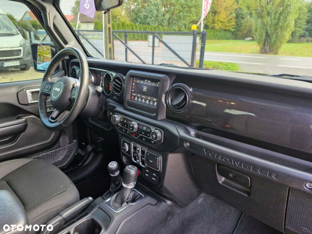 Jeep Wrangler - 24
