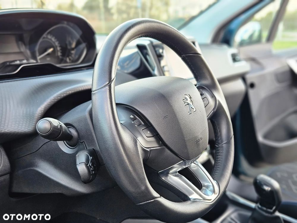 Peugeot 2008 1.2 Pure Tech Style S&S - 32