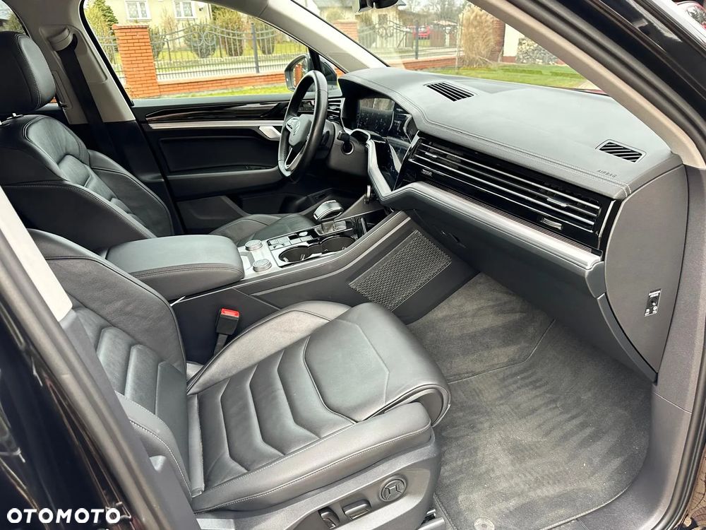 Volkswagen Touareg - 25