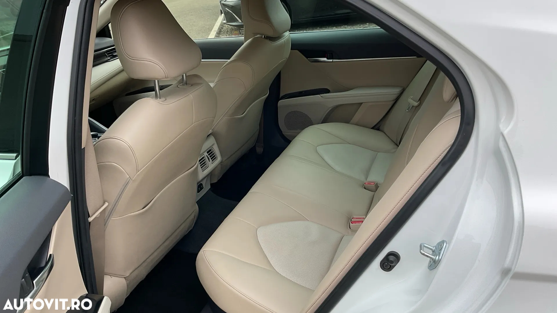 Toyota Camry 2.5 Hybrid Dynamic - 17