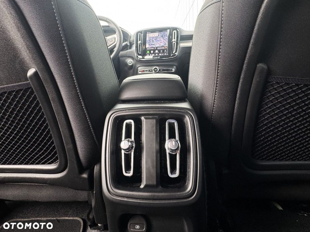 Volvo XC 40 - 25