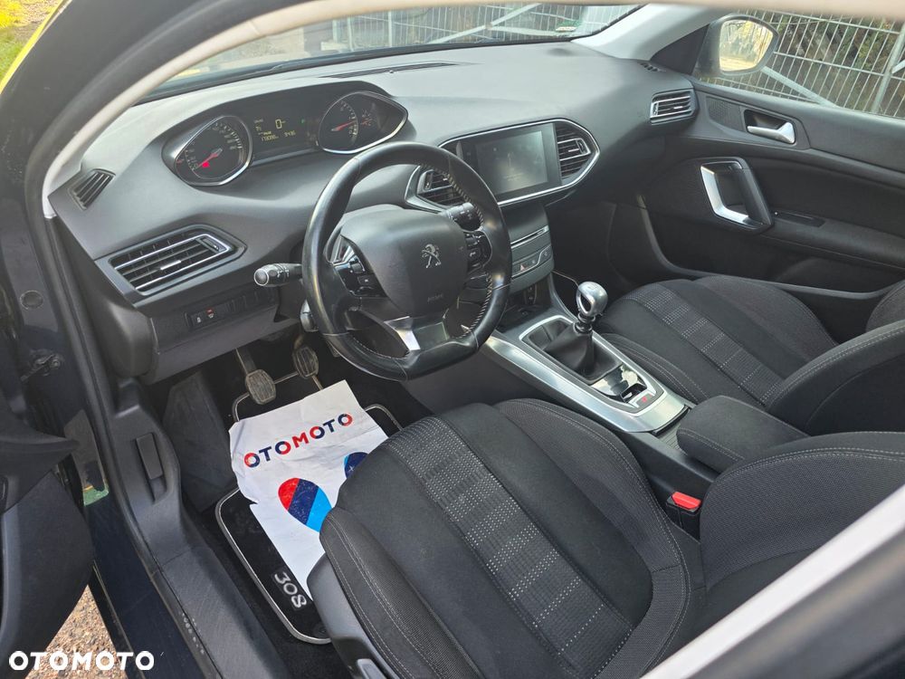 Peugeot 308 - 8