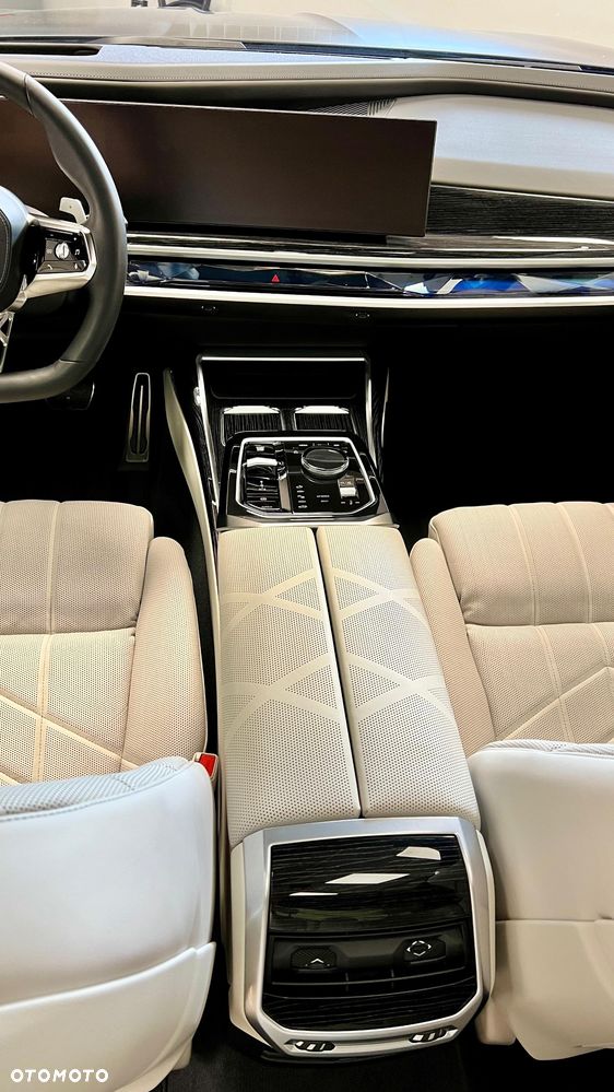 BMW Seria 7 - 18