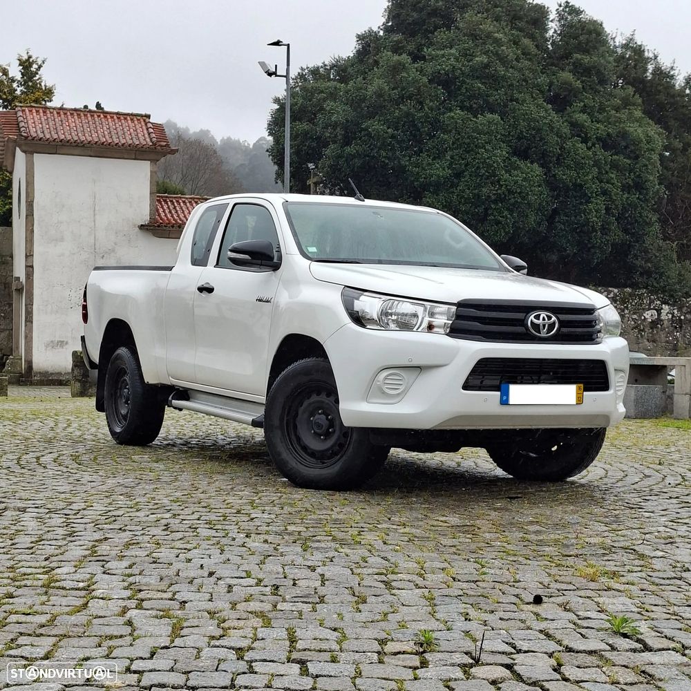 Toyota Hilux 2.4 D-4D 2WD CE CM 3L (Apenas 37.000kms) - 2