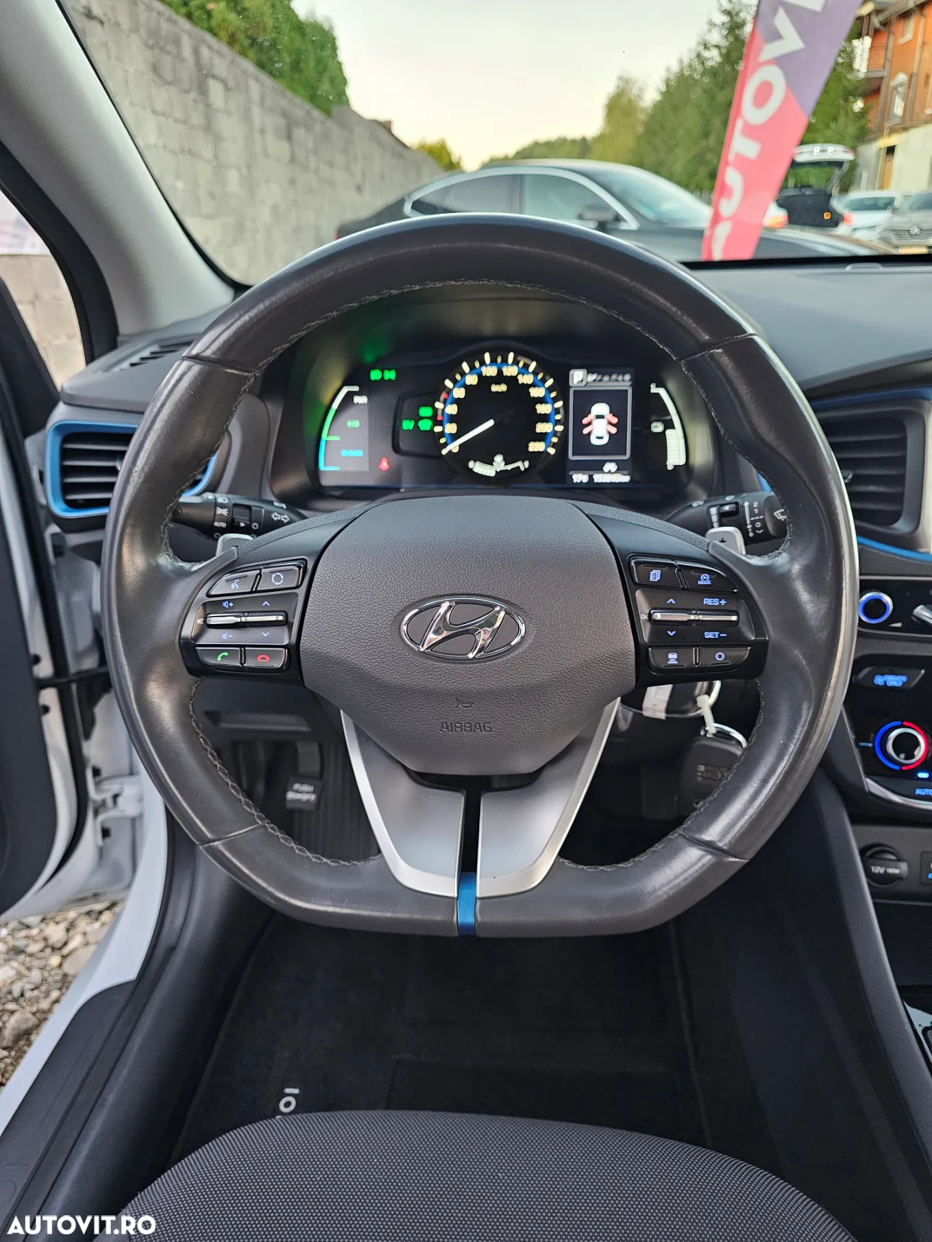 Hyundai IONIQ - 37
