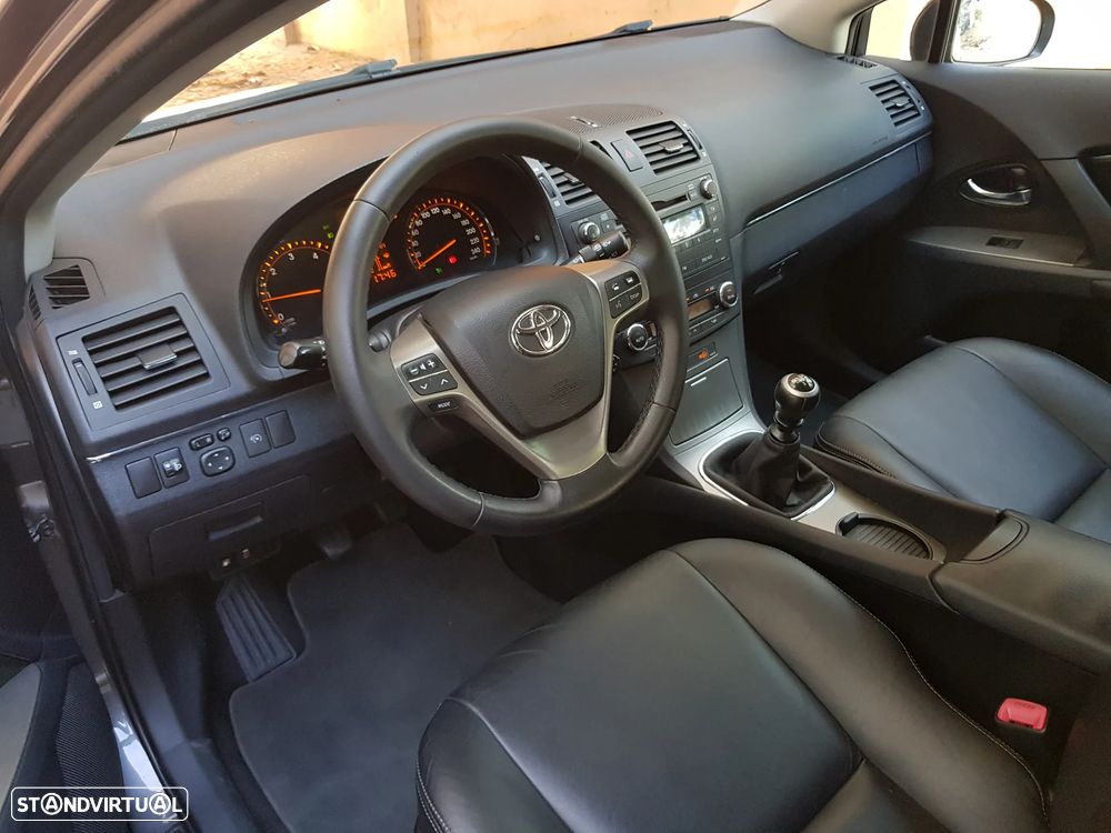 Toyota Avensis SW 2.0 D-4D Exclusive - 12