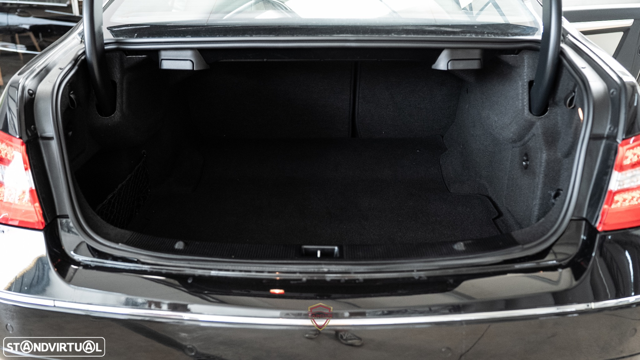Mercedes-Benz E 220 CDi Avantgarde BlueEfficiency Auto - 34