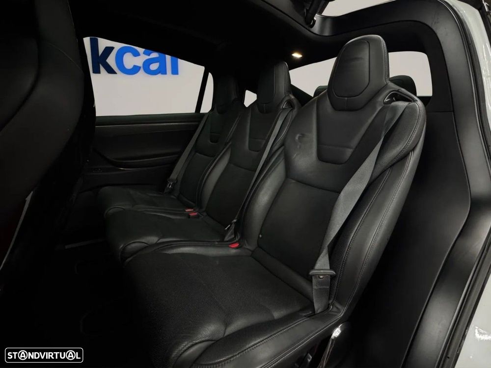 Tesla Model X - 18