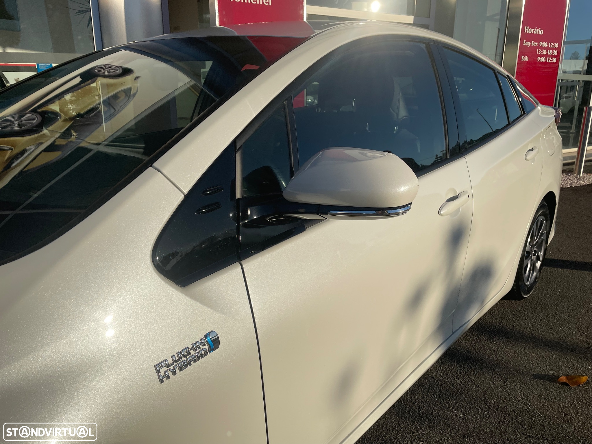 Toyota Prius 1.8 Plug-In Luxury Pele - 6