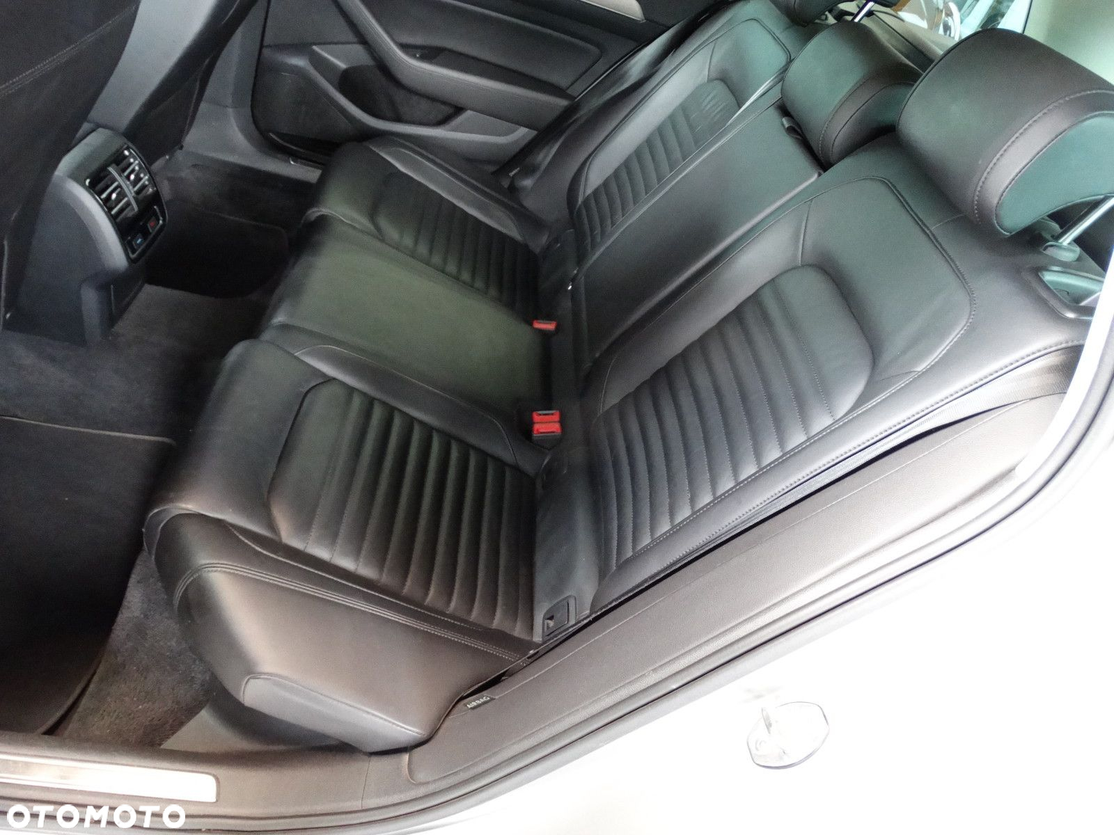Volkswagen Passat - 13