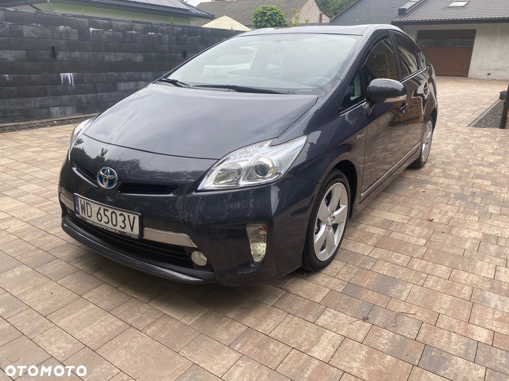 Toyota Prius (Hybrid) Executive - 2