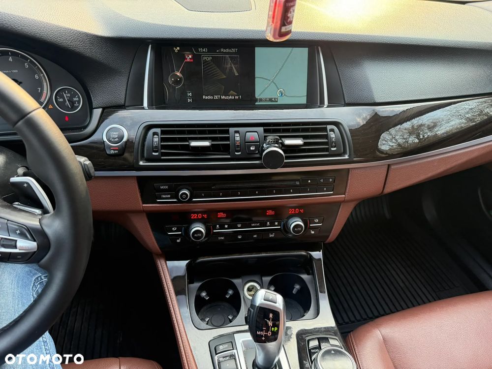 BMW Seria 5 528i xDrive - 15
