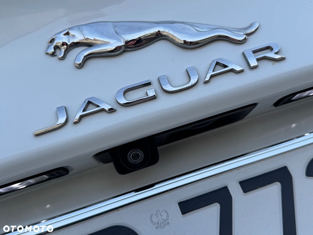 Jaguar XE - 8