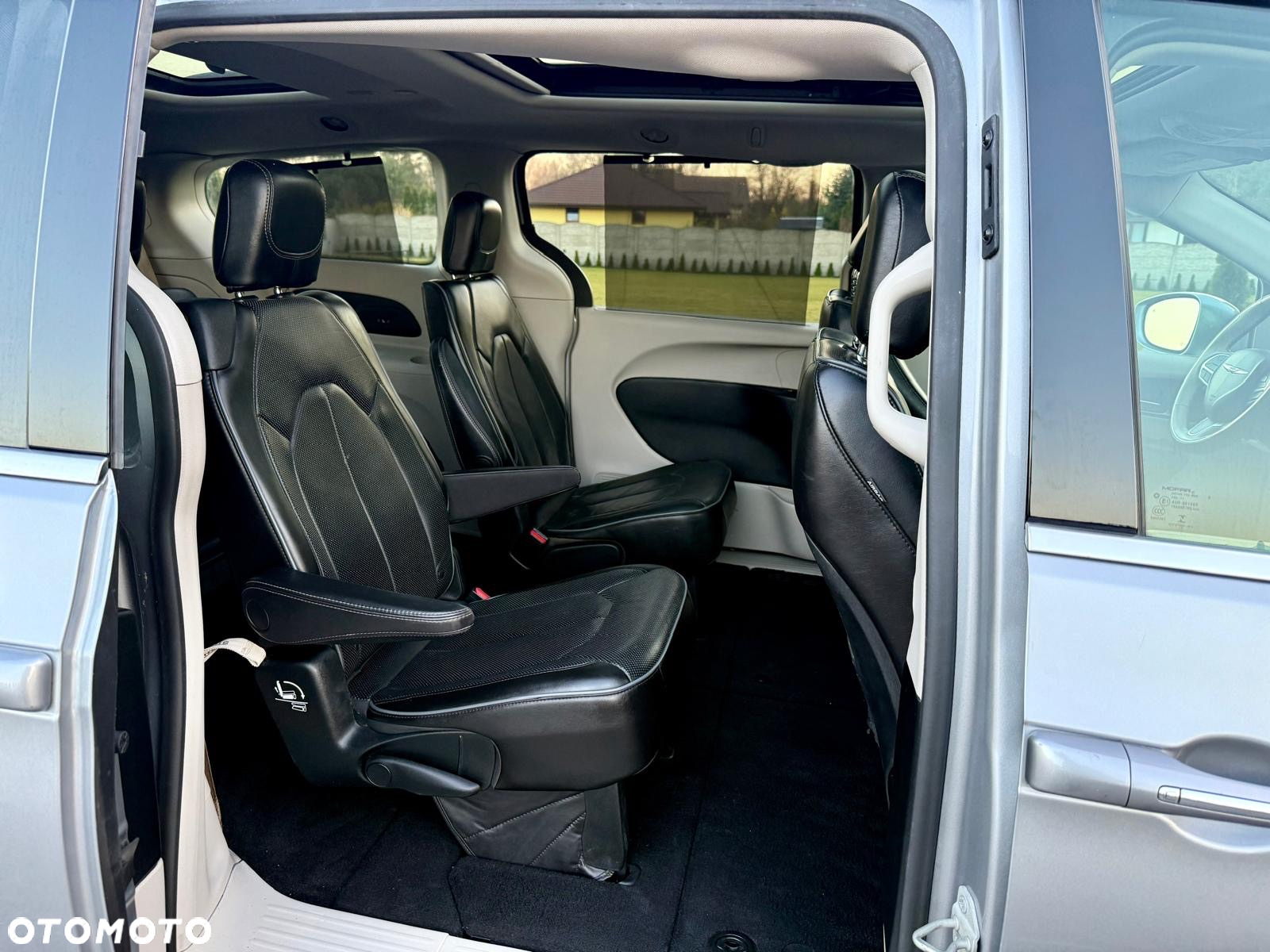 Chrysler Pacifica - 22