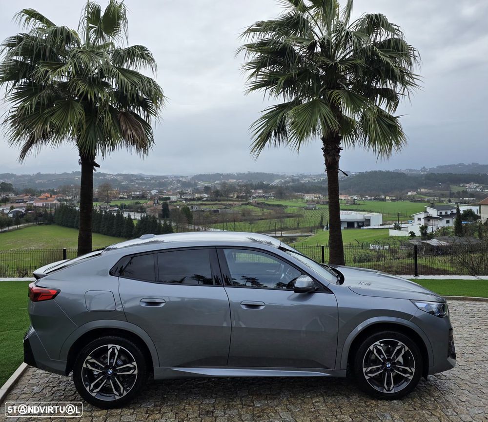 BMW iX2 eDrive20 Pack Desportivo M - 16