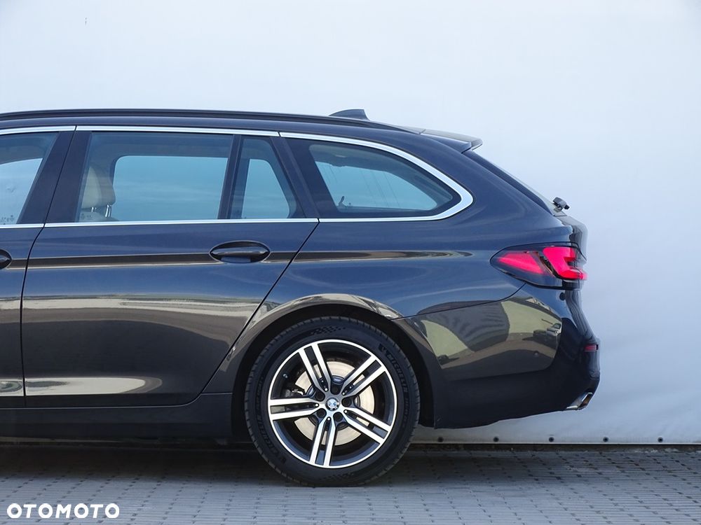 BMW Seria 5 530i Sport Line - 3
