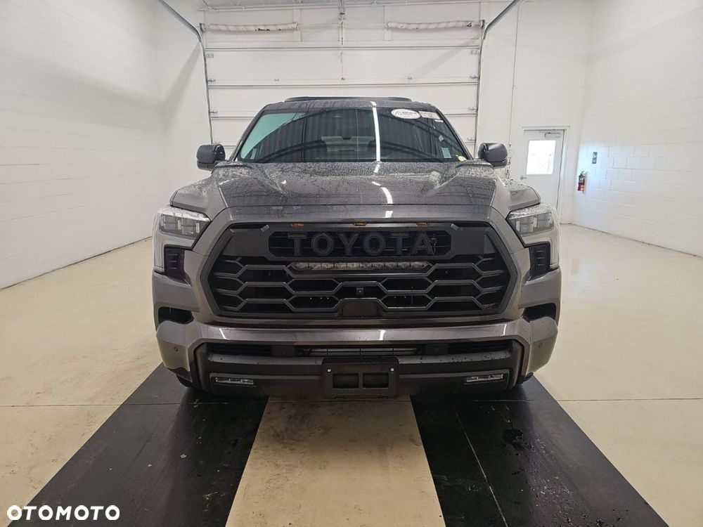 Toyota Sequoia - 7
