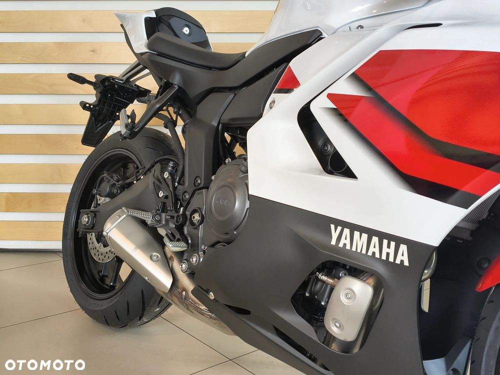Yamaha YZF - 8