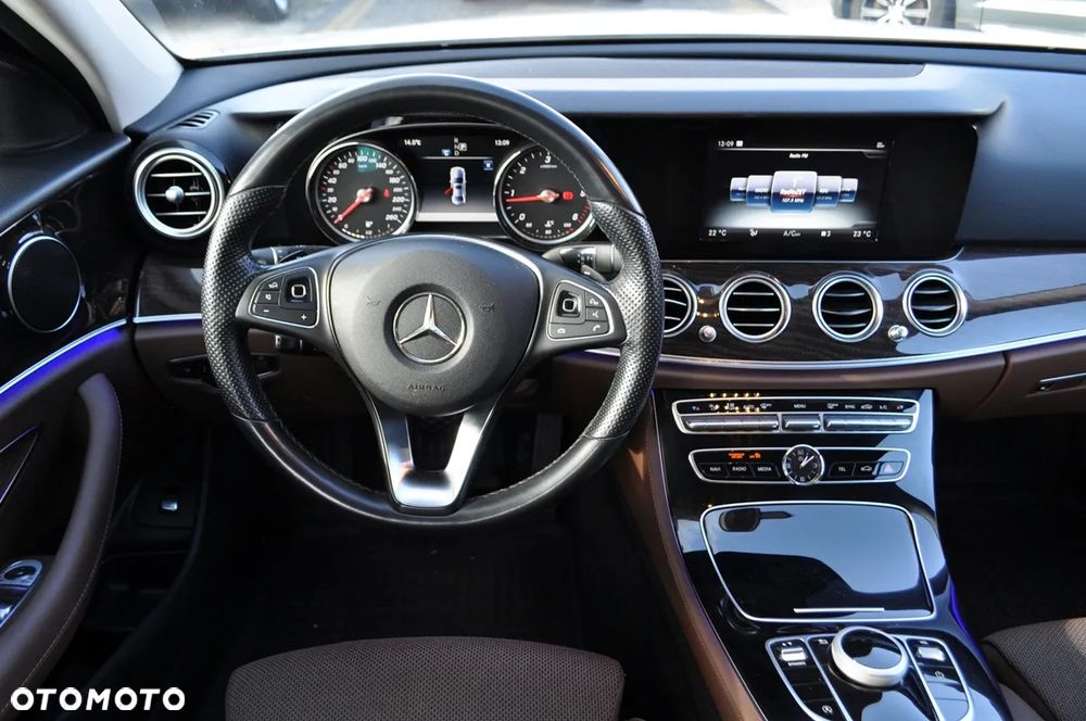 Mercedes-Benz Klasa E 200 d 9G-TRONIC - 25