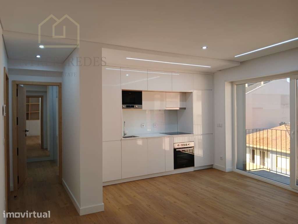 Apartamento T1 com varanda para comprar no centro do Porto - Grande imagem: 2/21
