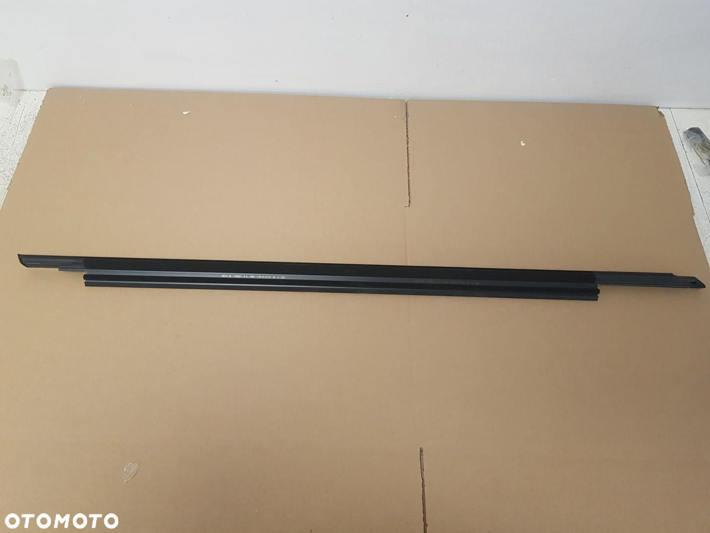 NOWA LISTWA ZGARNIAJĄCA  DRZWI AUDI A3 8V 12-20r  LEWA PRZÓD PRZEDNIA 8V5837477A 8V5837477 - 2