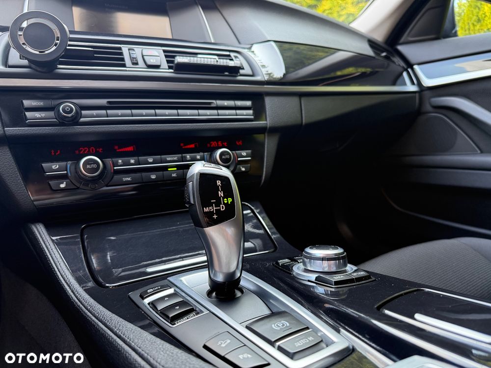 BMW Seria 5 520d xDrive - 24