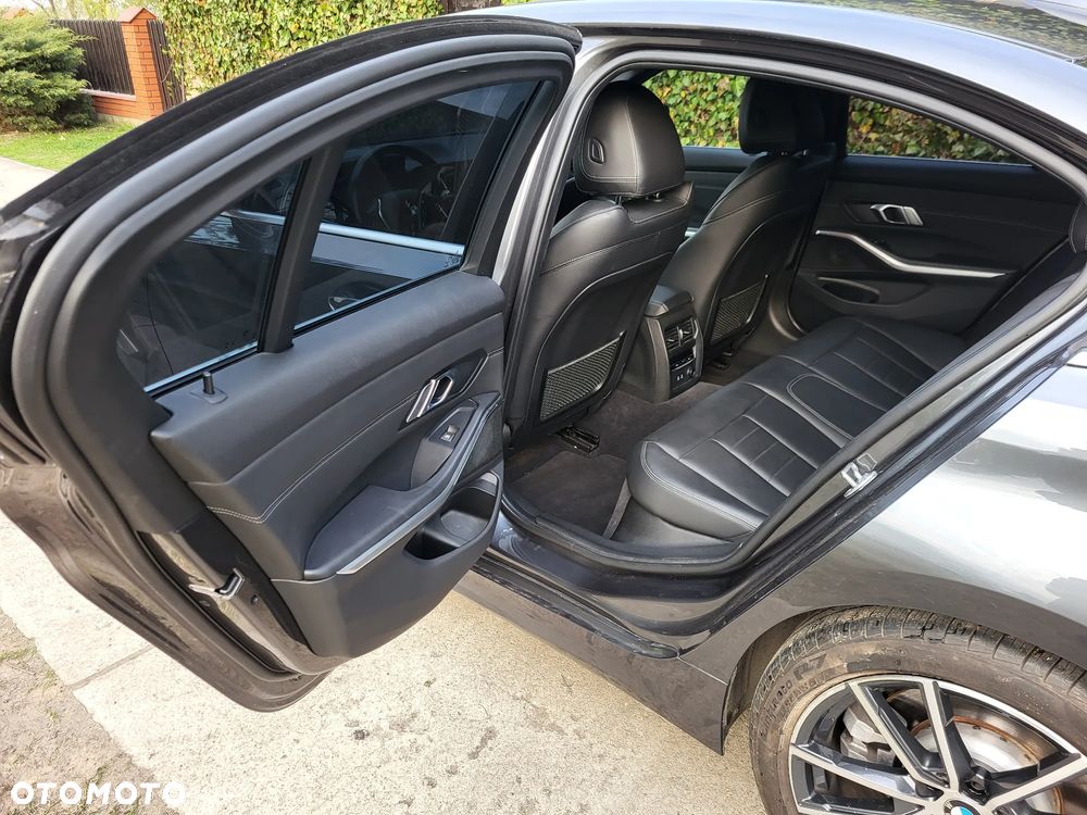 BMW Seria 3 330i Sport Line - 20