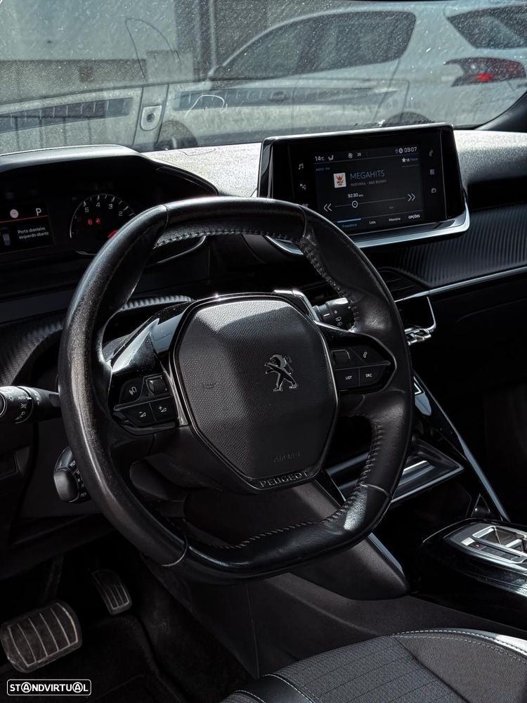 Peugeot 2008 1.5 BlueHDi Allure EAT8 - 16