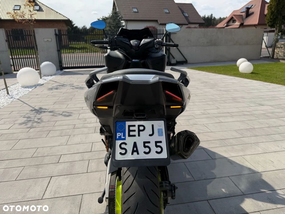 Yamaha Tmax - 15