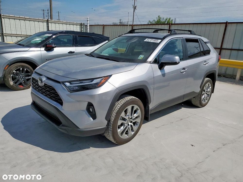 Toyota RAV4 - 1