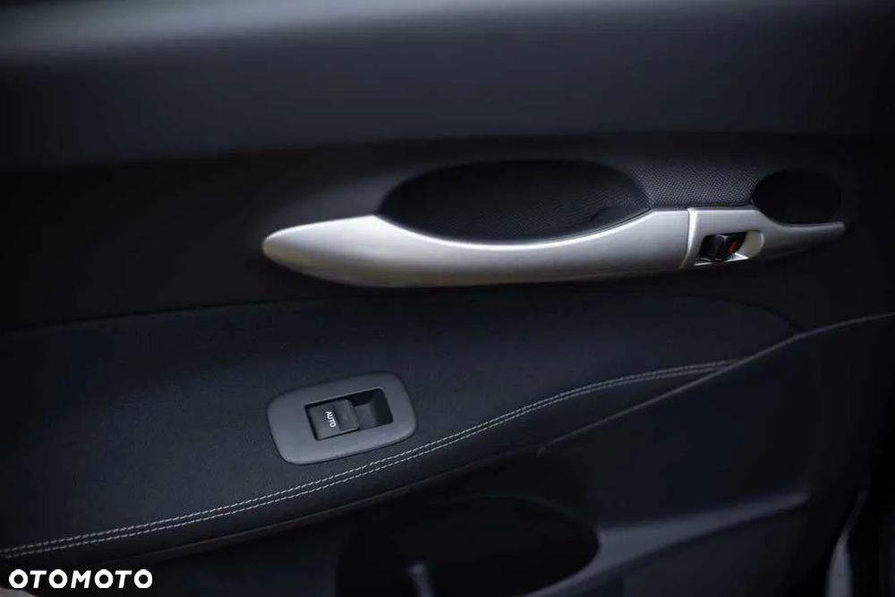 Toyota Auris 1.8 Travel - 24