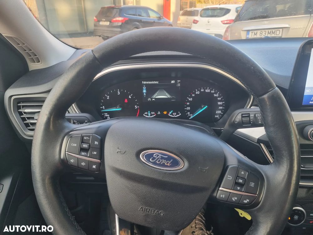 Ford Focus 1.5 EcoBlue Start-Stopp-System TITANIUM - 17