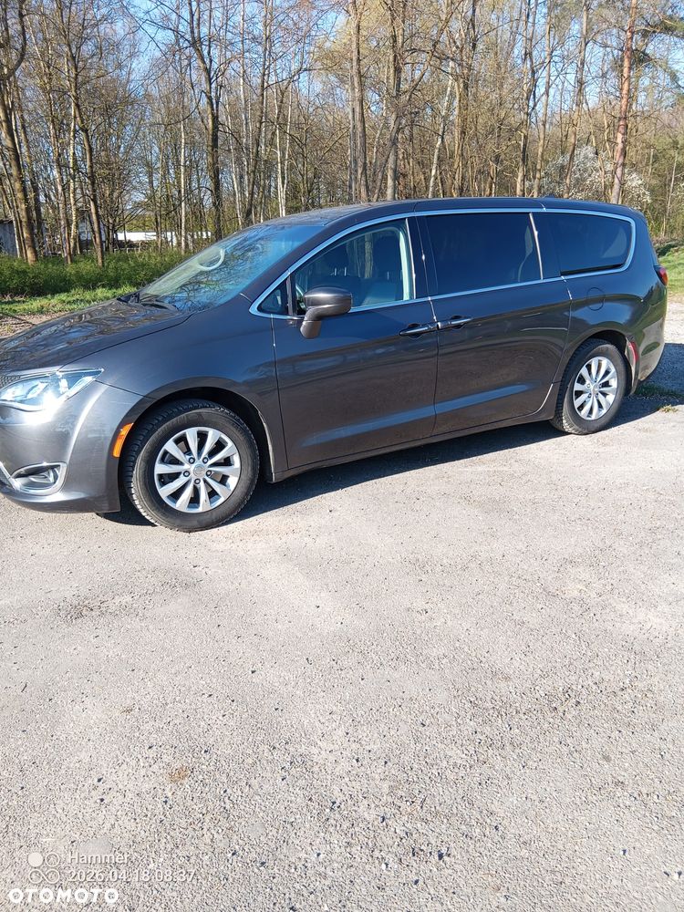 Chrysler Pacifica - 3