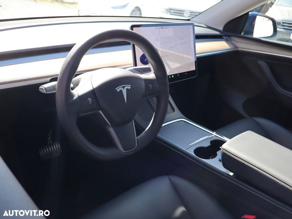 Tesla Model Y - 23