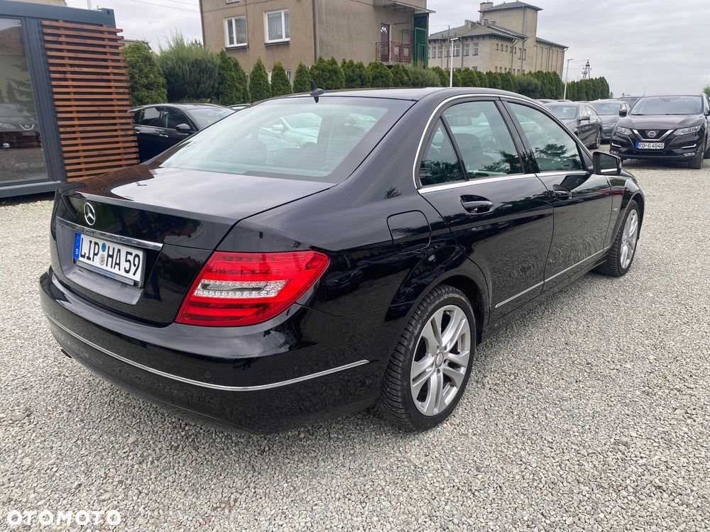 Mercedes-Benz Klasa C 180 CGI Automatik BlueEFFICIENCY Avantgarde - 36
