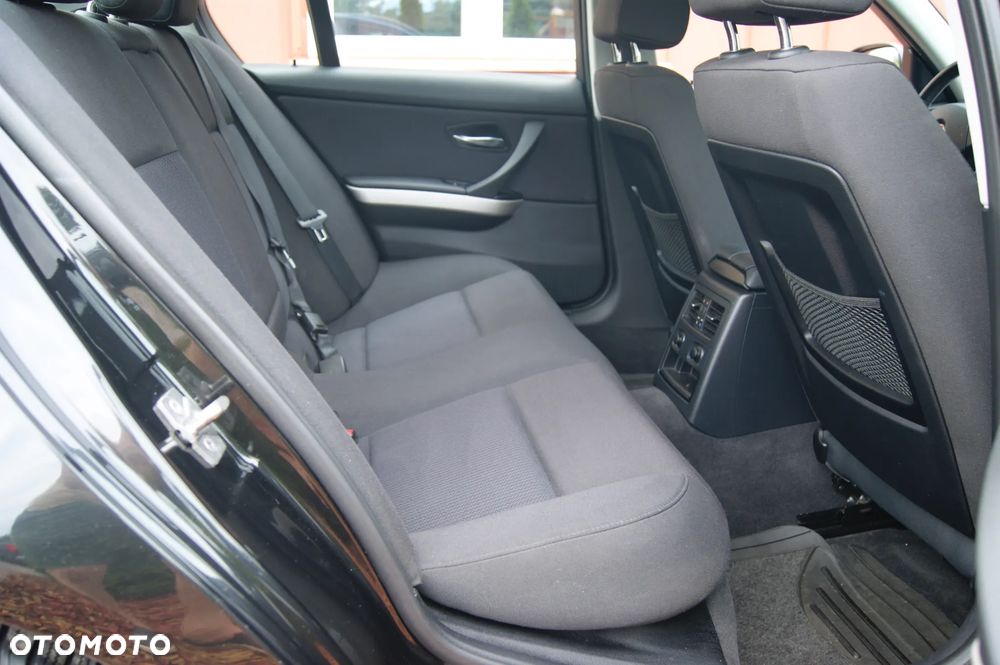 BMW Seria 3 320i Edition Sport - 26