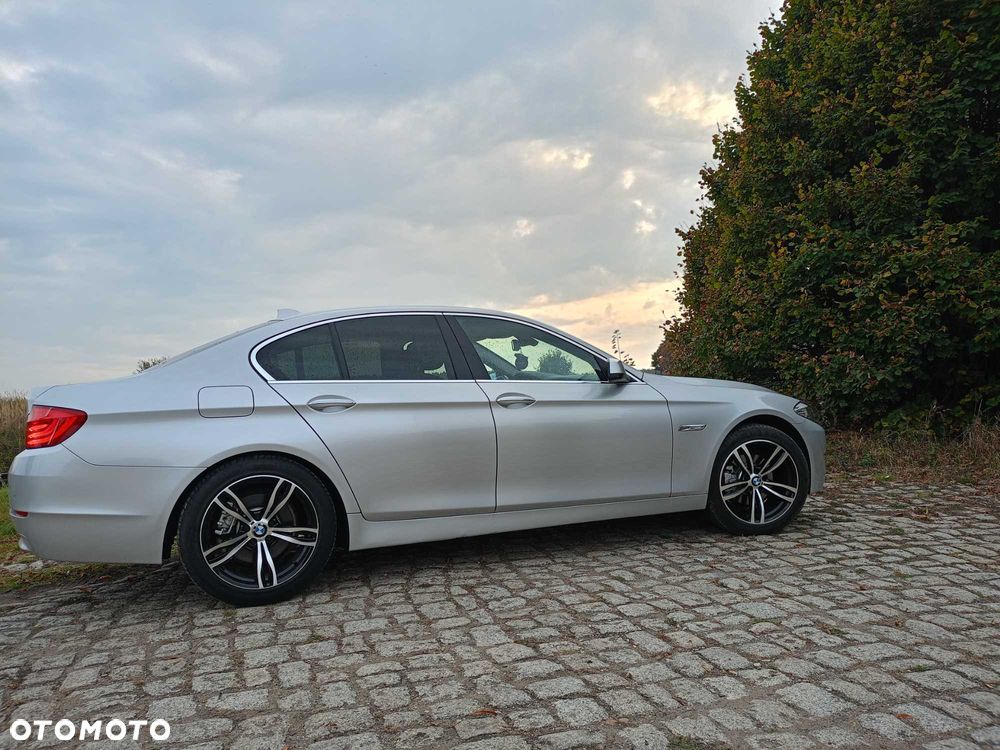 BMW 5 Series 2011 photo 2